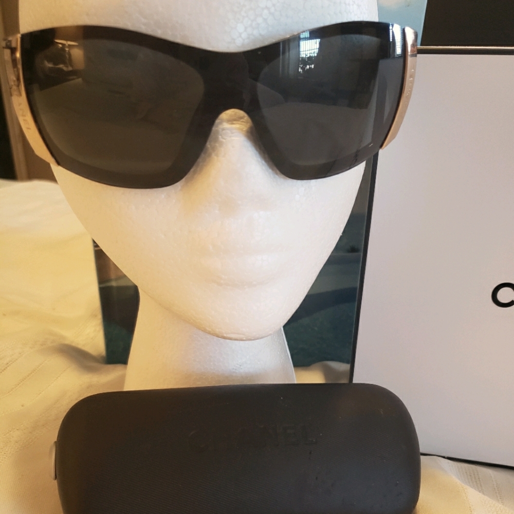 CHANEL "vintage" Sunglasses 🕶